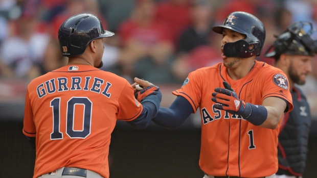 Yuli Gurriel congratulates Carlos Correa