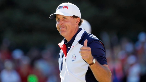 Phil Mickelson Confirms He'll Make 2017 Debut at CareerBuilder