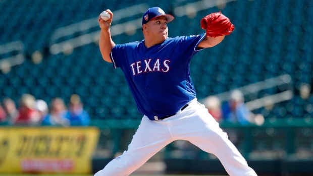 Bartolo Colon, Rangers discussing minor league deal