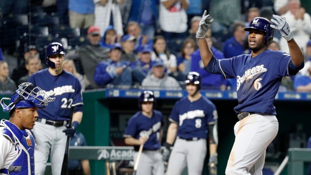 Brewers' Lorenzo Cain receives standing ovation from Royals fans