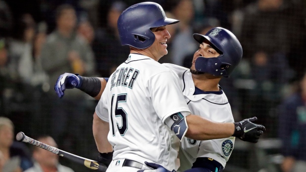 Nelson Cruz sustains latest injury for banged-up Mariners