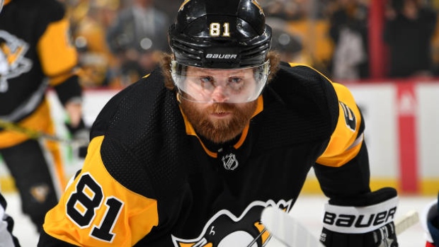Report: Crosby, Letang endorse Penguins' pursuit of Karlsson