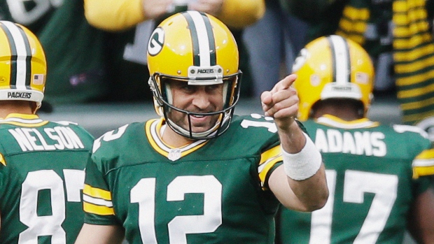 Packers QB Aaron Rodgers throws to WR Jordy Nelson before Preseason Week 3  game