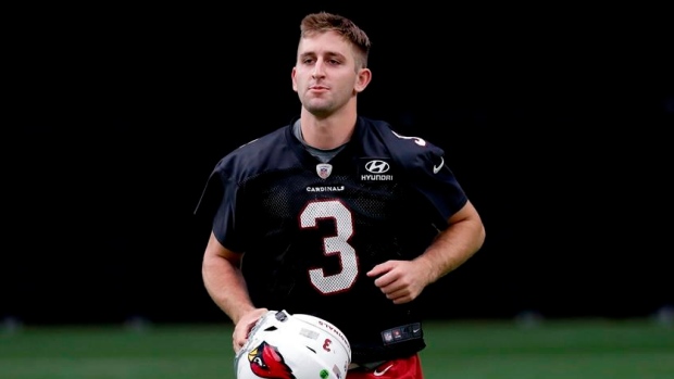 Rookie QB Rosen praises Bradford, works on decision-making