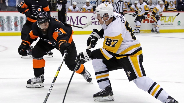 Weise Helps Flyers Defeat Slumping Penguins - TSN.ca