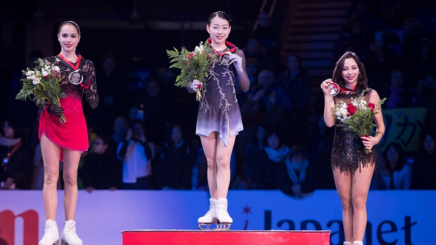 Rika Kihira, centre