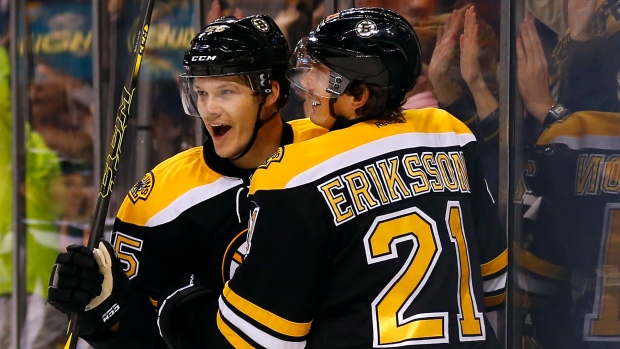 David Krejci scores twice in 3rd, Bruins beat Flyers 4-1