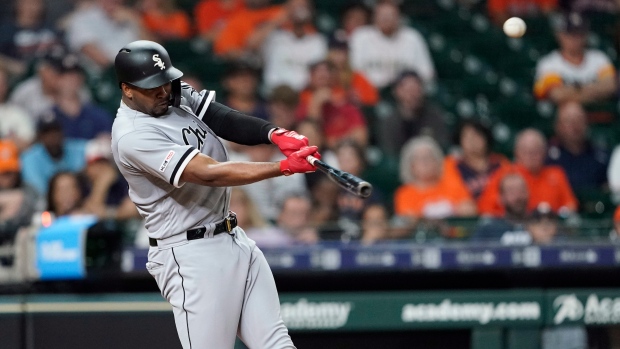 White Sox bounce back late, stun Astros with eighth-inning rally
