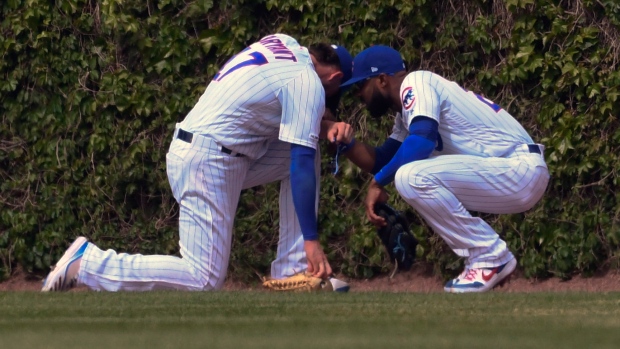 Cubs slugger Kris Bryant exits game after outfield collision