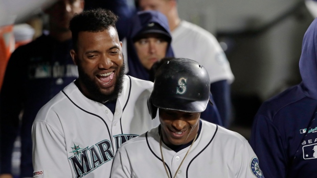 Mitch Haniger homers in both games, Mariners sweep Orioles 4-2, 2-1