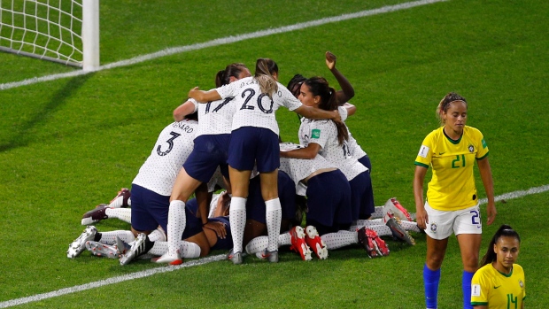 Renard scores the clincher for France in 2-1 win over Brazil at