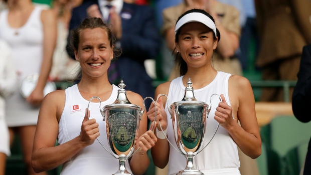 Czech Republic's Barbora Strycova, left, and Taiwan's Su-Wei Hsieh