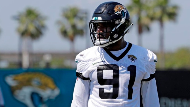 Jaguars' Ngakoue calls owner's son spoiled in Twitter spat 