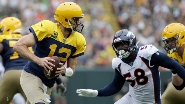 Von Miller chases Aaron Rodgers