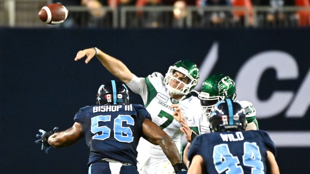 Alouettes look for fifth straight win, playoff clinch, in clash with  Roughriders