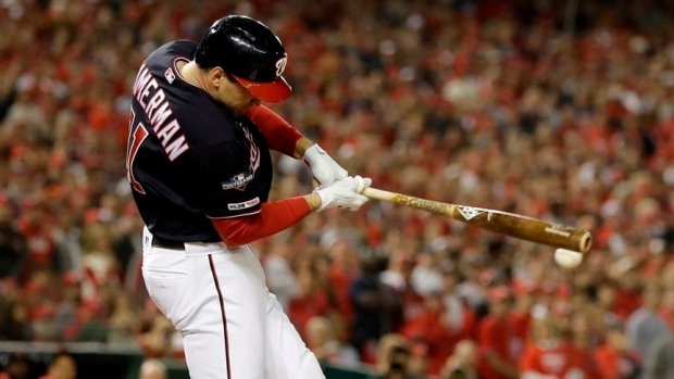 Nationals' Ryan Zimmerman surprises his 2-year-old daughter with a