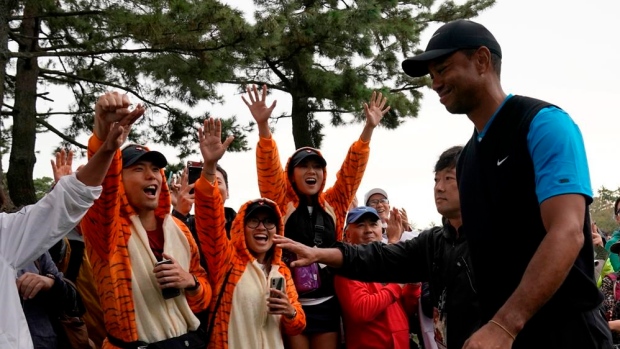 Tiger Woods Widens Lead At Zozo Championship Tsn Ca