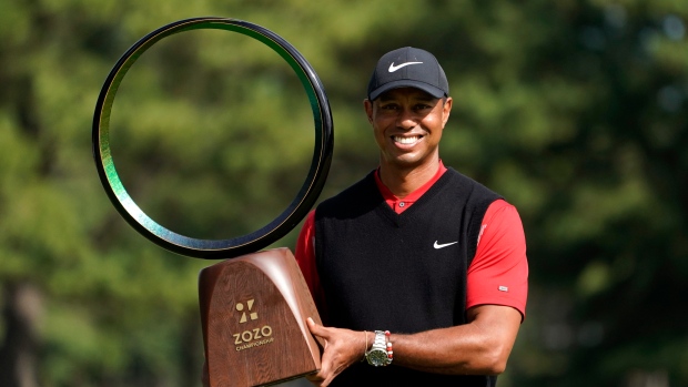 Tiger Woods Wins Zozo Championship Moves Into Tie For Most Wins All Time Tsn Ca