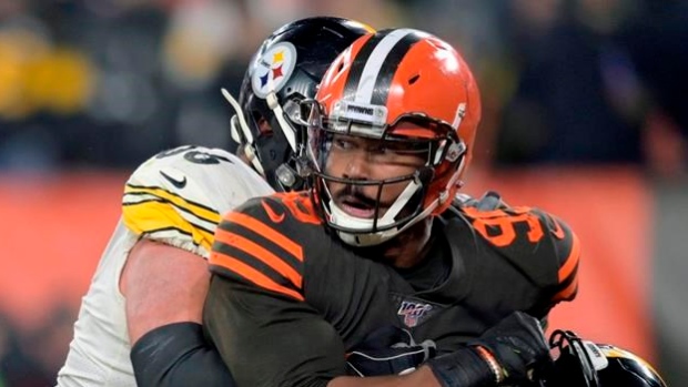 VIDEO: Myles Garrett Swings Helmet at Mason Rudolph During Brawl at End of  Browns, Steelers Game