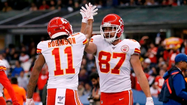 Raiders visit Chiefs with AFC West lead hanging in balance