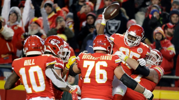 Chiefs rout Raiders 40-9 to seize AFC West control