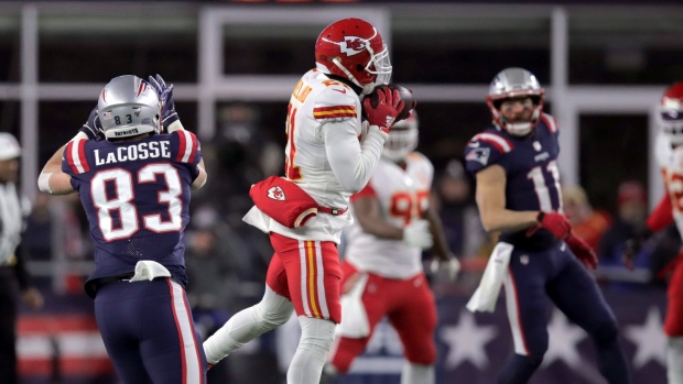 Home win streak over, Patriots lose 23-16 to Chiefs