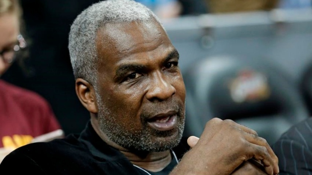 Charles Oakley wins right to jury decision on assault claim 