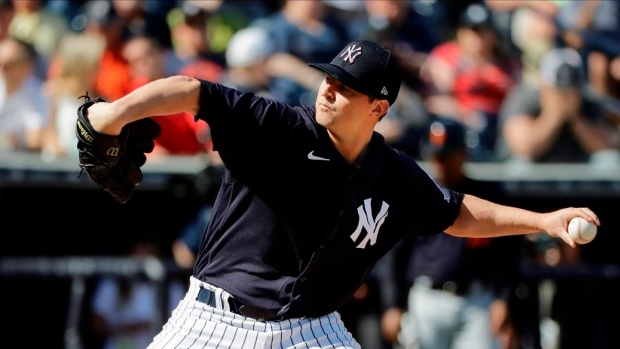 Yankees pick up Zack Britton's two-year option