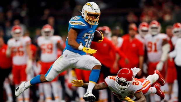 Chargers RB Austin Ekeler seeks trade after contract extension