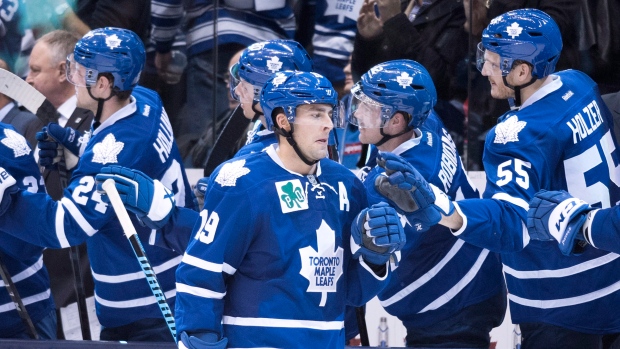 Devils' 13-game win streak halted in 2-1 loss to Maple Leafs