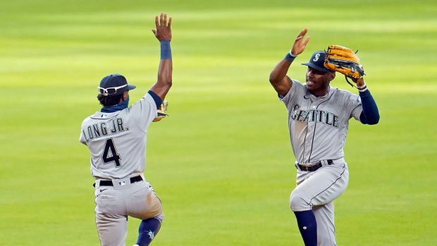 Kyle Lewis has 2 RBIs in 8th to lead Mariners over Astros 7-6