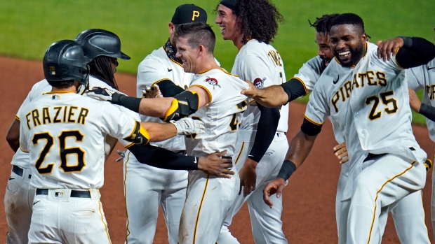 Error in ninth inning gives Pirates 5-4 win over White Sox