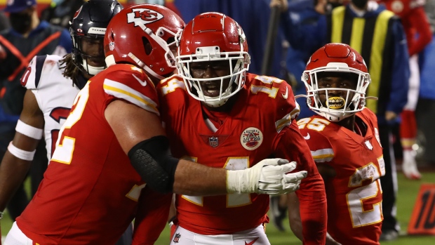 Chiefs begin title defense with 34-20 victory over Texans - The