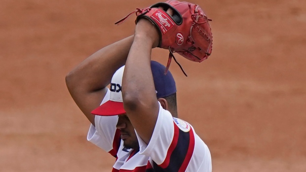 Lucas Giolito strikes out 10 Cubs in White Sox' 4-3 victory