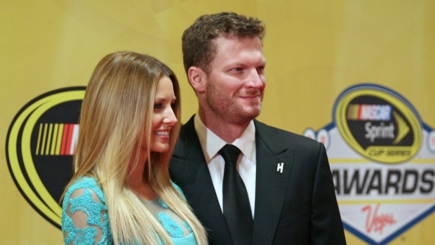 Earnhardt Jr. Extends Record To Twelve Most Popular Driver Awards - Tsn.ca