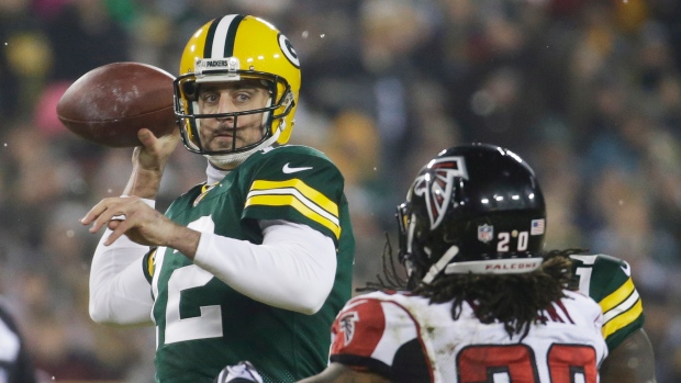 Aaron Rodgers throws for five TDs in Green Bay's Monday Night