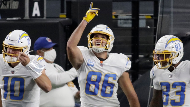 ESPN: New England Patriots sign former Chargers' TE Hunter Henry to 3-year  deal