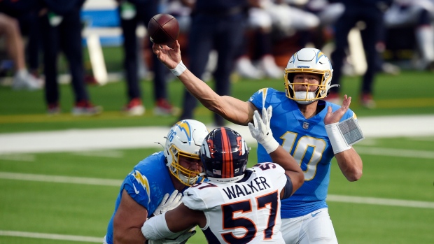 Justin Herbert Sets Team Touchdown Record as Chargers Keep Playoff Hopes  Alive With 34-13 Win Over Broncos – NBC Los Angeles