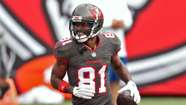 Antonio Brown re-signing with Buccaneers on one-year deal
