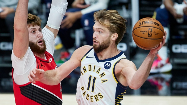 Domantas Sabonis exits Raptors game in first quarter with knee contusion