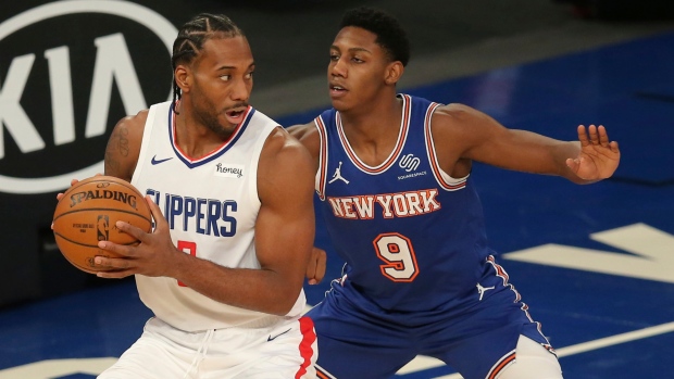 LA Clippers Re-Sign Injured Superstar Kawhi Leonard