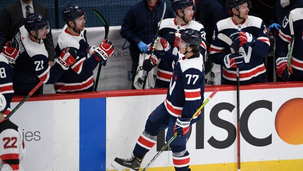 Alex Ovechkin, T.J. Oshie score twice as Capitals rally past LIghtning