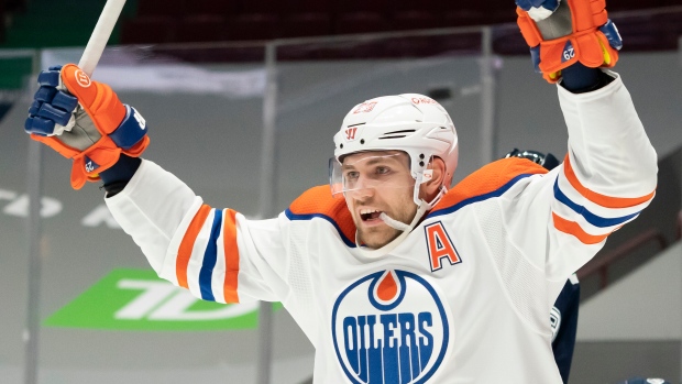 Connor McDavid reaches 100 points, Oilers beat Canucks 4-3