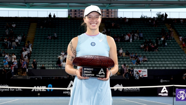 French Open Winner Swiatek Beats Bencic In Adelaide Final Tsn Ca