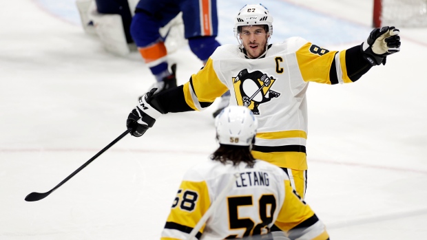 Kris Letang and Penguins slip past Flyers, 3-2, in overtime
