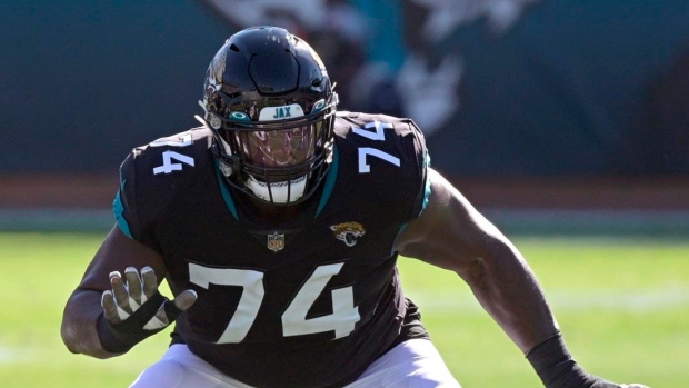 Jags franchise tag Cam Robinson again