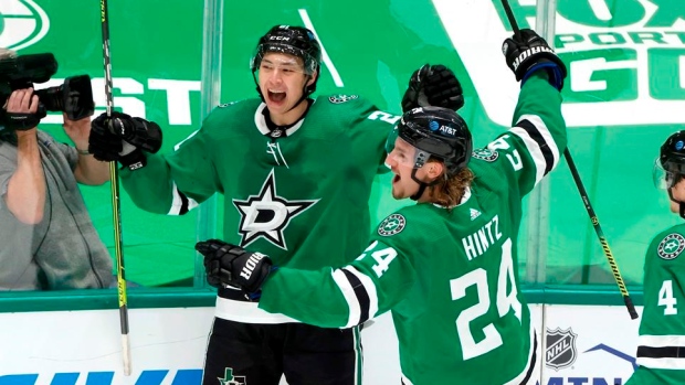 Roope Hintz scores late, Dallas Stars edge Tampa Bay Lightning in Cup  rematch 