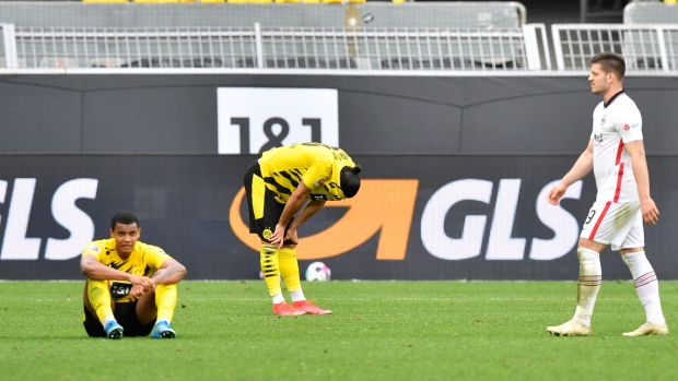 Frankfurt snatches late win vs Dortmund - TSN.ca