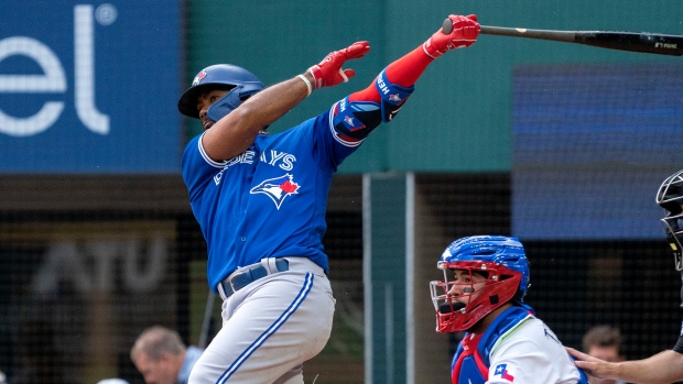 Blue Jays' Gurriel Jr. leaves vs. Angels with vaccine-related symptoms