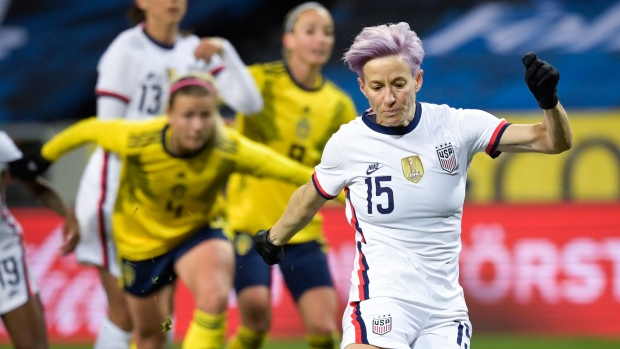 Megan Rapinoe Rose Lavelle Re Sign With Ol Reign Nwsl Tsnca 